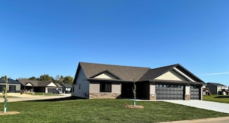 602 9th St, Wanamingo, MN 55983