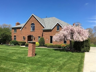 411 Riverview Dr, Youngstown, NY 14174