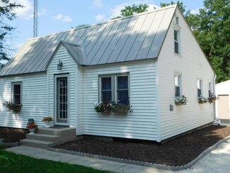 70439 Elkhart Rd, Edwardsburg, MI 49112