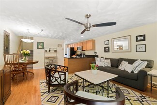 450 Providence St Unit 15, West Warwick, RI 02893