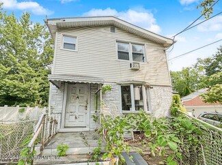 5 School Rd, Staten Island, NY 10305