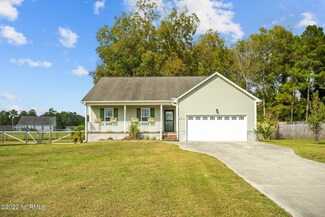 307 Otter Creek Ct, Richlands, NC 28574