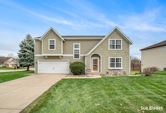 8641 Suntree Dr, Zeeland, MI 49464