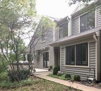265 N Bay Ct, Lake Barrington, IL 60010