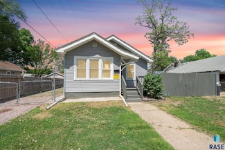 704 W 2nd St, Sioux Falls, SD 57104