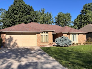 3055 S Oak Ave, Springfield, MO 65804