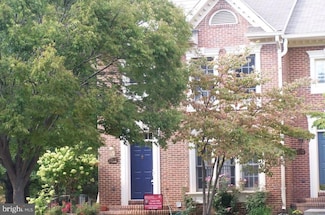 3912 Maximilian Ct, Fairfax, VA 22033