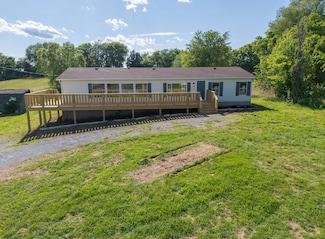 3856 Atkins Rd, Cedar Hill, TN 37032