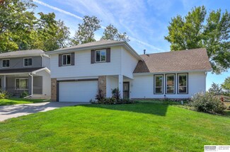 15527 Arbor St, Omaha, NE 68144