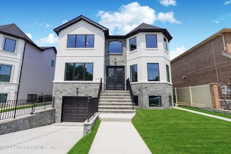 1015 Edgegrove Ave, Staten Island, NY 10309