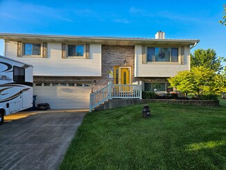 944 E 135th Ct, Crown Point, IN 46307