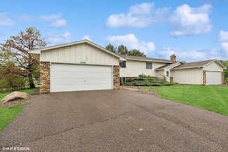 2528 Birchview Ln, Hopkins, MN 55305