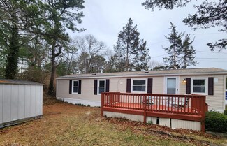 7 1st St, Bourne, MA 02559