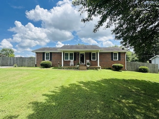 638 Chitwood Dr, Lafayette, TN 37083