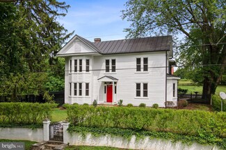 7021 Leeds Manor Rd, Marshall, VA 20115
