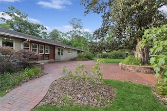 2210 NW 6th Place, Gainesville, FL 32603