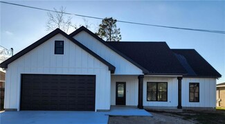 109 Pecan St, Hahnville, LA 70057