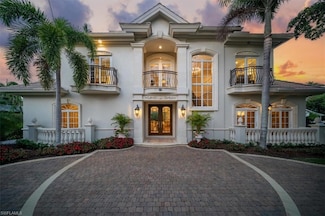 33 3rd St S, Naples, FL 34102