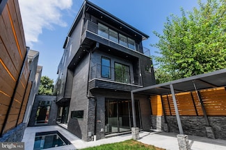 4513 Baker St, Philadelphia, PA 19127