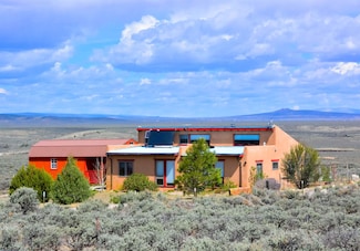 940 State Road 570, Ranchos de Taos, NM 87557