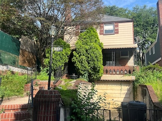 5363 63rd St, Maspeth, NY 11378