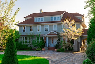 44 S Montgomery Ave, Bay Shore, NY 11706