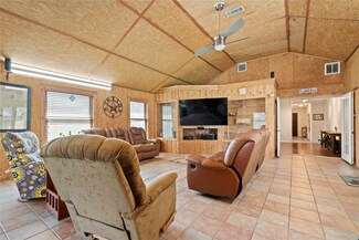 2602 Pilgrims Point Dr, Webster, TX 77598