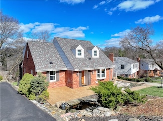 577 Clemson Dr, Pittsburgh, PA 15243