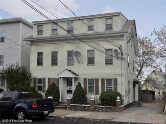 27 Pine St, Pawtucket, RI 02860
