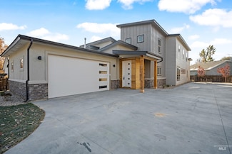 5801 W Castle Dr, Boise, ID 83703