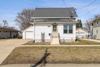 518 13th St, de Witt, IA 52742