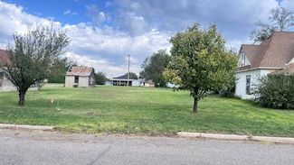 210 NW 2nd St, Laverne, OK 73848