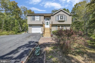 104 Yvette Ct, Dingmans Ferry, PA 18328