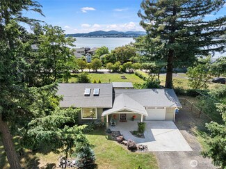 3418 Beach Dr E, Port Orchard, WA 98366