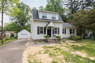 2067 27th St, Cuyahoga Falls, OH 44223