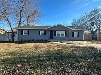 600 S Elm St, Mountain Grove, MO 65711