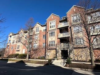 1739 Tudor Ln Unit 301, Northbrook, IL 60062