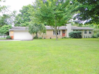 1533 S Packerton Rd, Winona Lake, IN 46590
