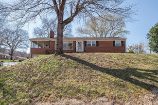 515 Maplewood Dr, Vinton, VA 24179