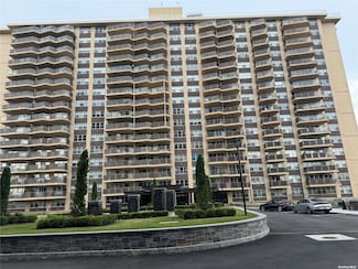17-85 215th St Unit 4J, Flushing, NY 11360