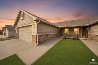 1716 Hickory Ln, Junction City, KS 66441