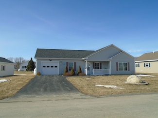 11 Chickadee Ln Unit CT11, Benton, ME 04901