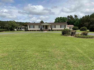 1446 Bullard Rd, Hemingway, SC 29554