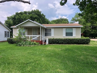 304 Bonham St, Ladonia, TX 75449