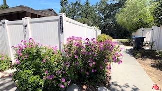 28549 Conejo View Dr, Agoura Hills, CA 91301