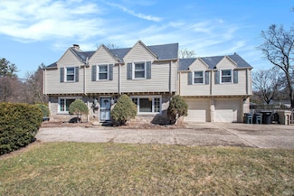 3208 S Twyckenham Dr, South Bend, IN 46614