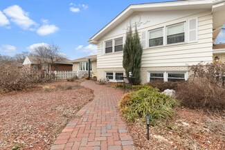 6402 Willow Springs Rd, La Grange Highlands, IL 60525