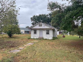 435 Spruce St, Holly Grove, AR 72069