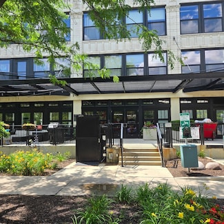 1111 W 15th St Unit 228, Chicago, IL 60608