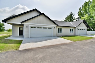 323 1/2 Unit 3 Fairgrounds Rd N, Alexandria, MN 56308